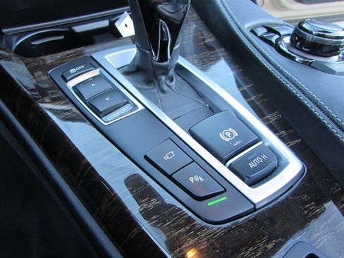 Used 2012 BMW 650i Convertible image 18