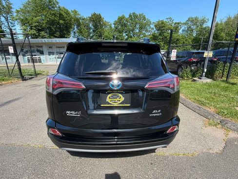 Used 2018 Toyota RAV4 XLE AWD/4WD image 6