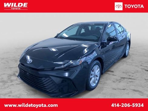 Used 2025 Toyota Camry LE image 1