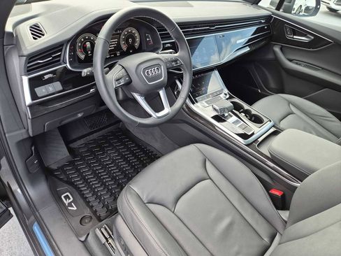 Used 2025 Audi Q7 2.0T Premium w/ Convenience Plus Package image 2