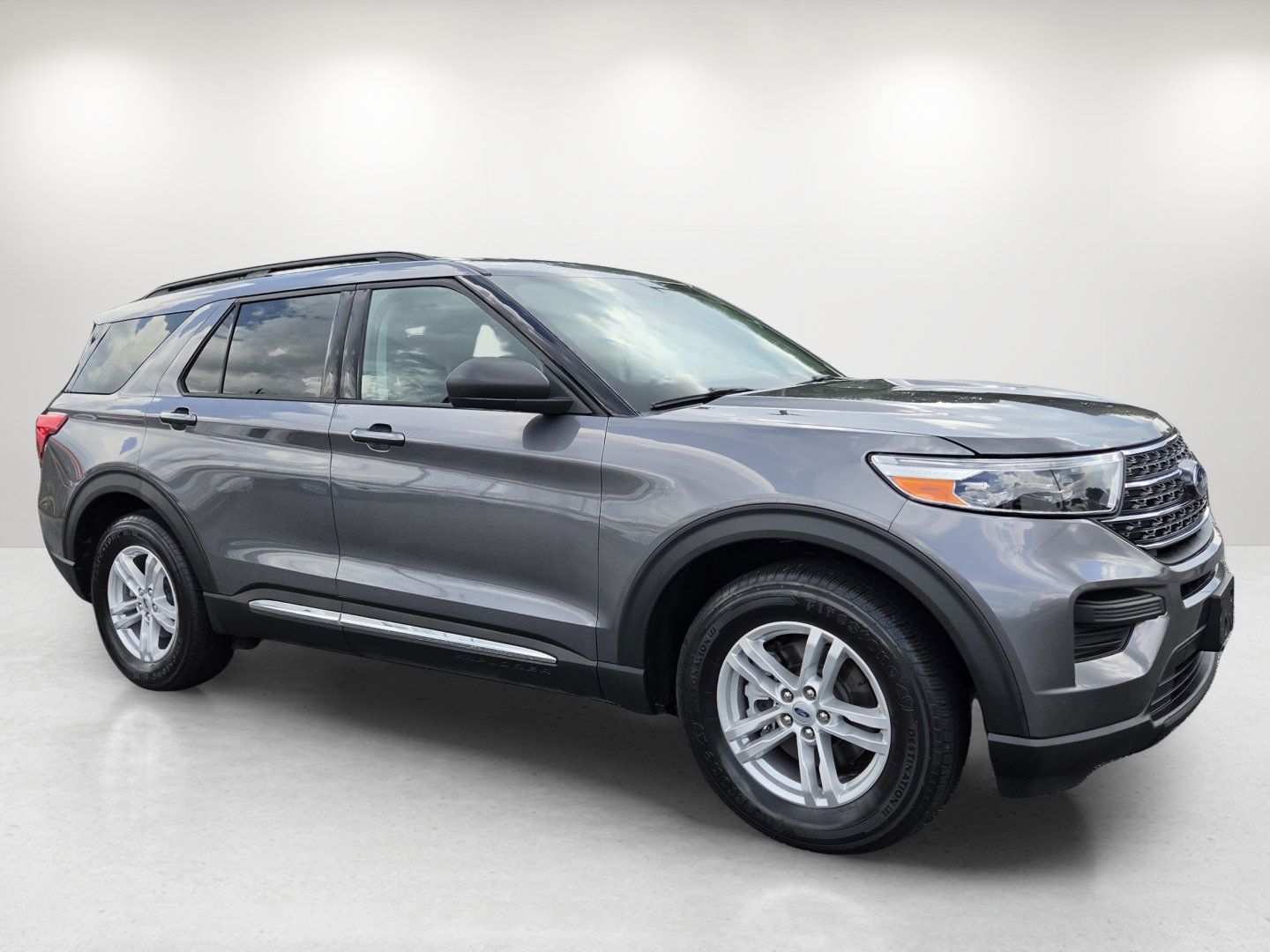 Used 2021 Ford Explorer XLT w/ Class III Trailer Tow Package RWD image 3
