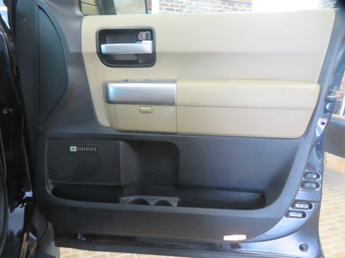 Used 2020 Toyota Sequoia Limited w/ Safety & Convenience Package AWD/4WD image 30