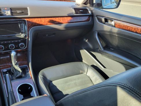 Used 2013 Volkswagen Passat TDI SEL Premium image 9