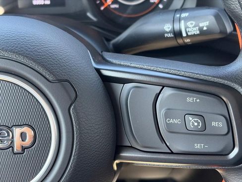 Used 2025 Jeep Gladiator Sport AWD/4WD image 23