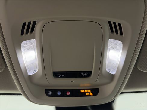 Used 2023 Buick Envision Essence image 30