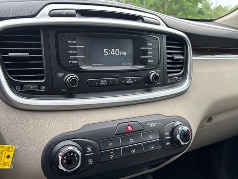 Used 2017 Kia Sorento AWD image 17
