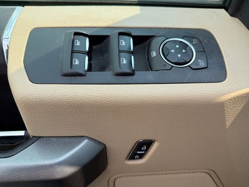 Used 2015 Ford F150 XLT AWD/4WD image 19