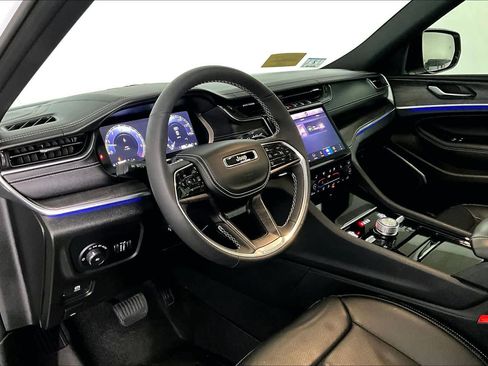 Used 2025 Jeep Grand Cherokee Overland w/ Trailer Tow Package image 17