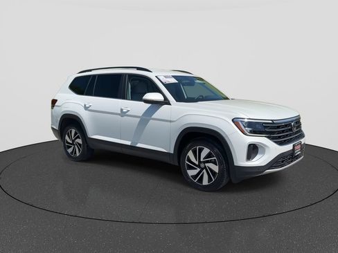 Used 2026 Volkswagen Atlas SE AWD/4WD image 2