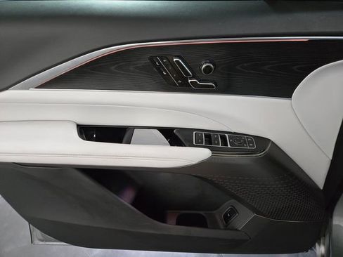 Used 2024 Cadillac Lyriq Luxury image 25