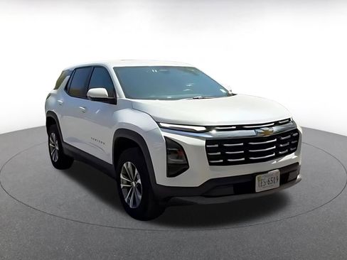 Used 2025 Chevrolet Equinox LT FWD image 3