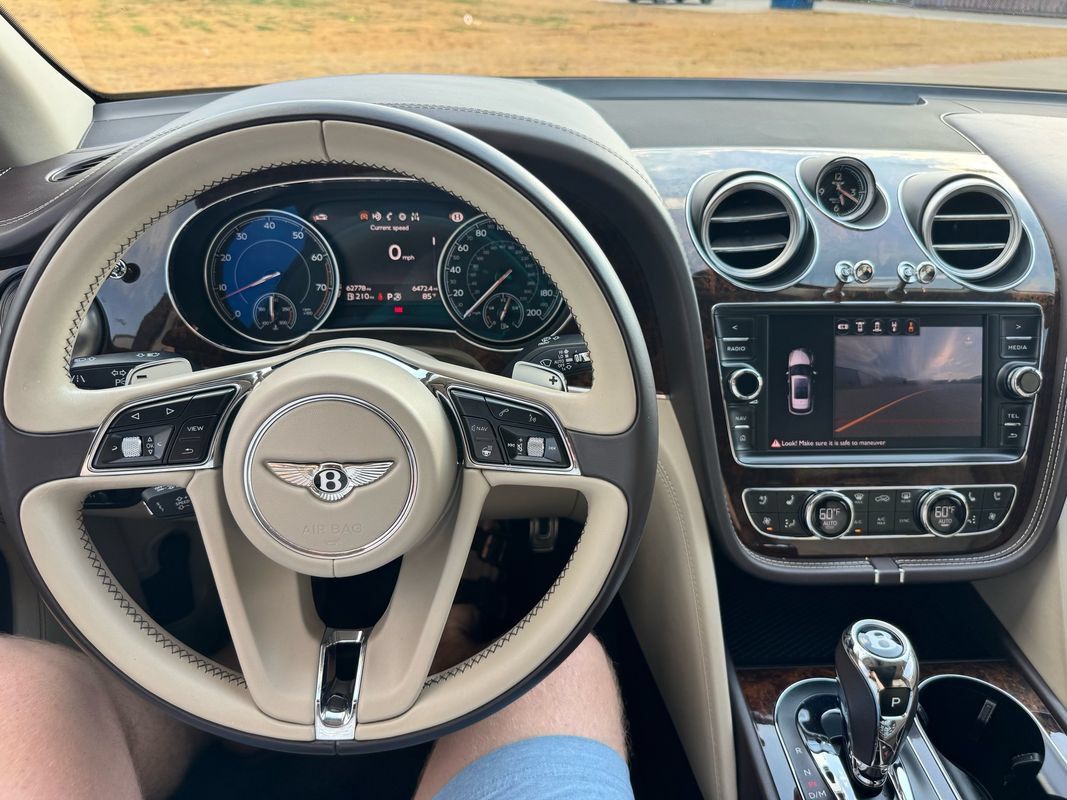 Used 2018 Bentley Bentayga AWD/4WD image 42