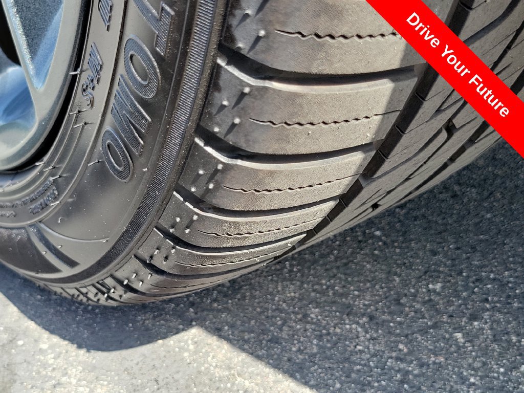 Used 2023 Chrysler 300 Touring L w/ Safetytec Plus Group RWD image 28