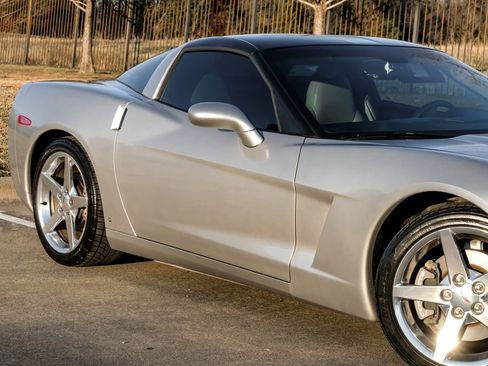 Used 2006 Chevrolet Corvette Coupe w/ Preferred Equipment Group image 11