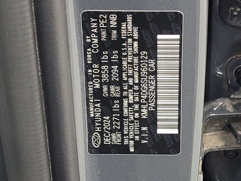 Used 2025 Hyundai Elantra Limited FWD image 33