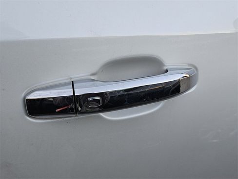 Used 2022 GMC Sierra 1500 SLT image 11