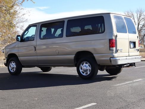 Used 2009 Ford E-350 and Econoline 350 Super Duty Wagon image 7
