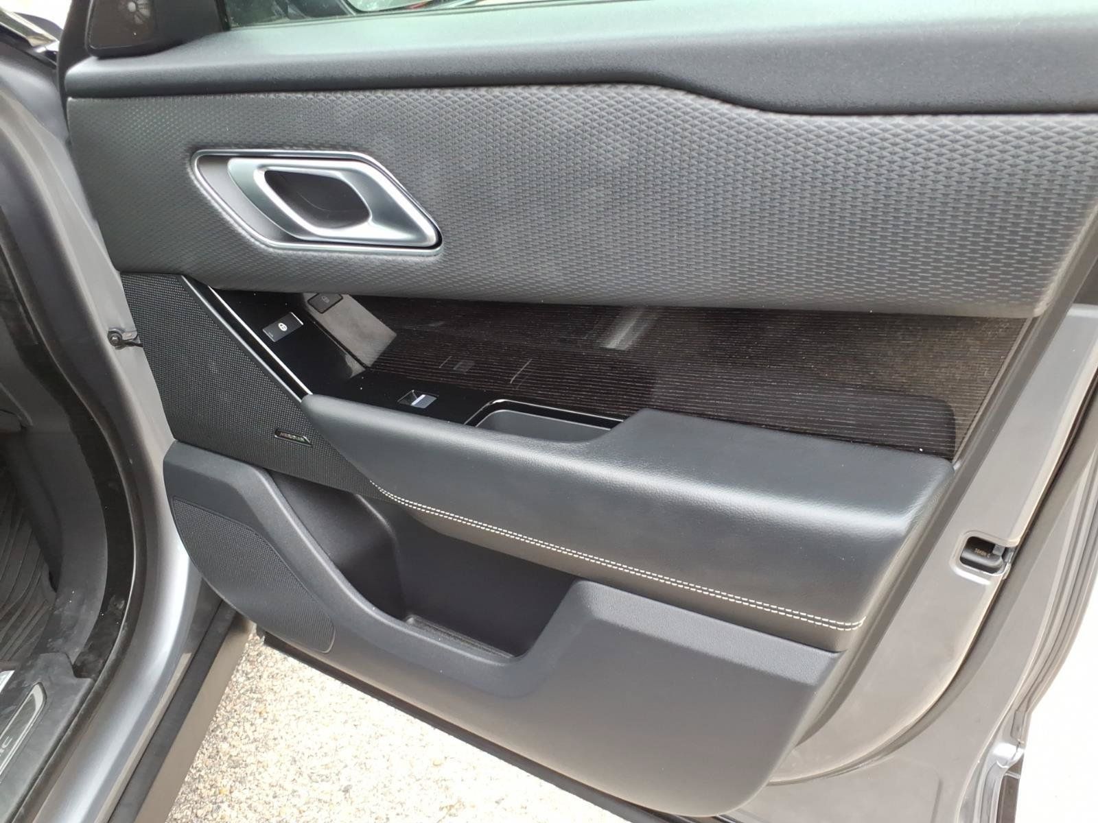 Used 2020 Land Rover Range Rover Velar R-Dynamic S AWD/4WD image 24