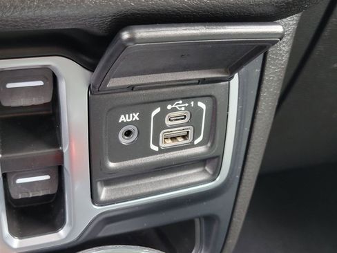 Used 2025 Jeep Wrangler Unlimited Sport AWD/4WD image 13