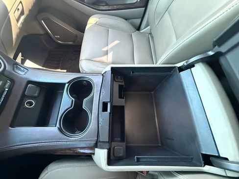 Used 2019 Chevrolet Tahoe LT w/ Luxury Package AWD/4WD image 16