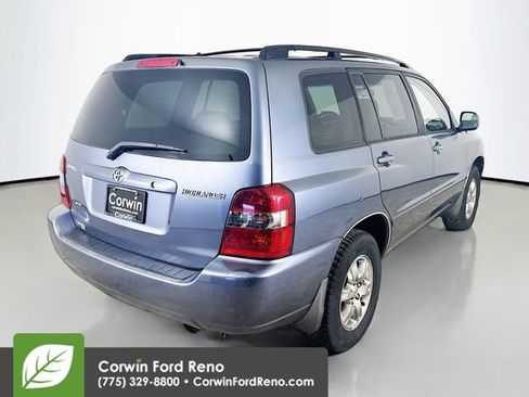 Used 2005 Toyota Highlander 4WD V6 w/ 3rd Row image 7