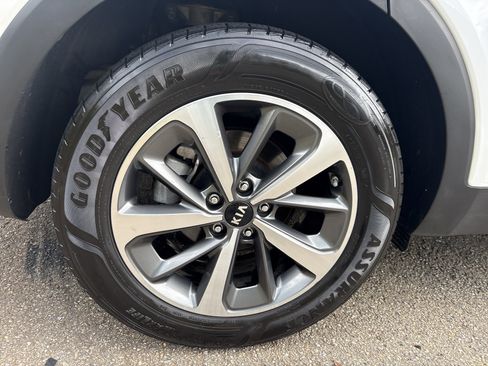 Used 2019 Kia Sorento EX image 17
