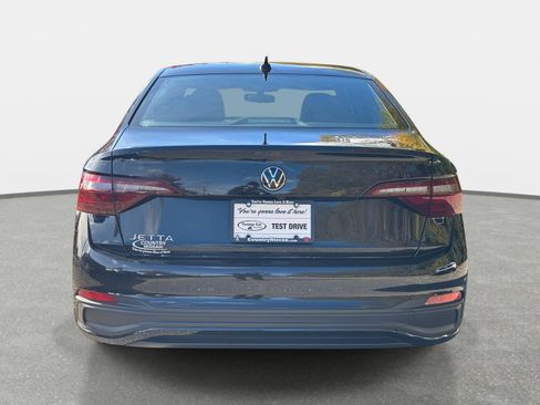 Used 2023 Volkswagen Jetta Sport image 6