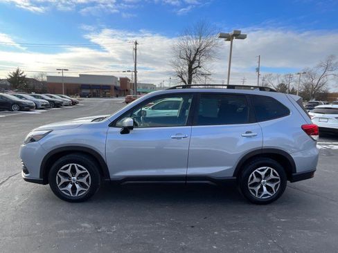 Used 2022 Subaru Forester Premium image 4