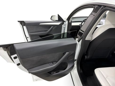 Certified 2023 Tesla Model Y Long Range AWD/4WD image 10