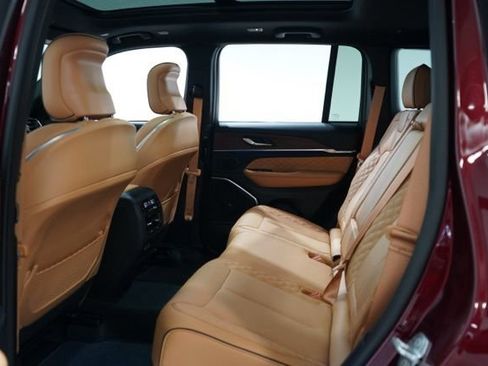 Used 2025 Jeep Grand Cherokee Summit w/ Obsidian Package image 30