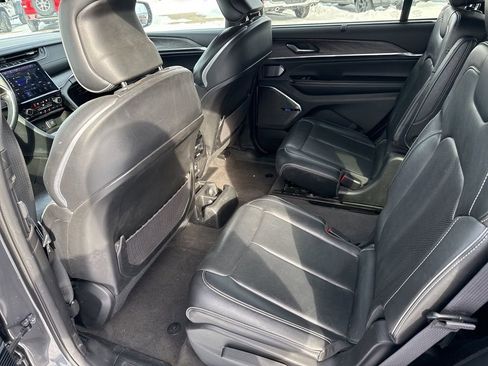 Used 2021 Jeep Grand Cherokee L Overland w/ Luxury Tech Group IV image 16