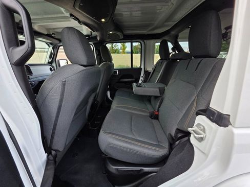 Used 2024 Jeep Wrangler Unlimited Sahara image 18