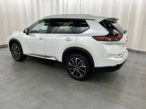 Used 2024 Nissan Rogue Platinum w/ Platinum Premium Package AWD/4WD image 3