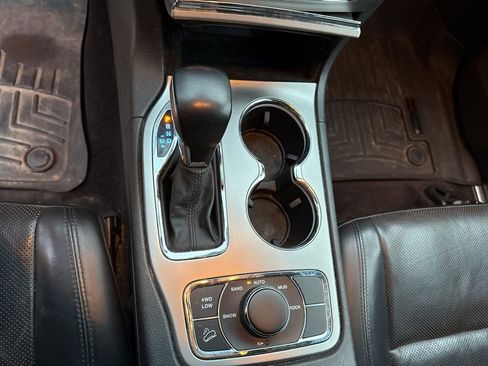 Used 2018 Jeep Grand Cherokee Limited w/ Luxury Group II image 18