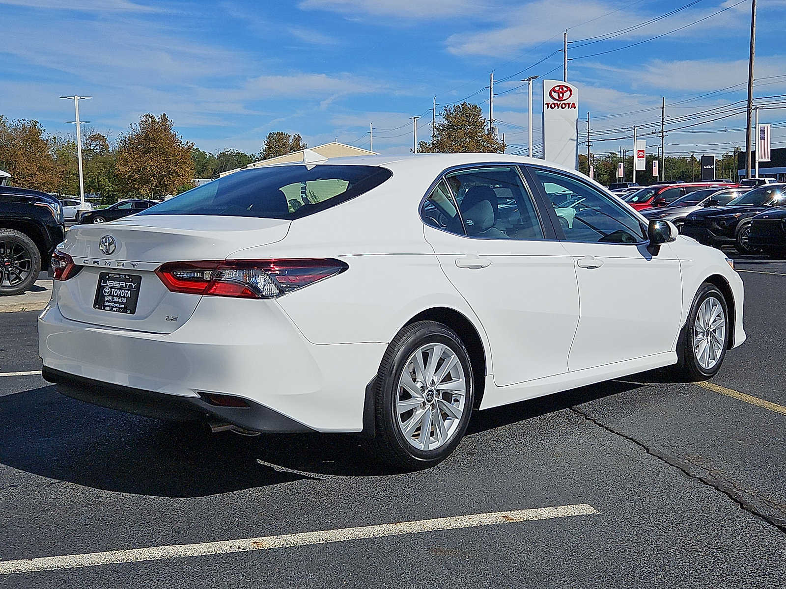 Used 2024 Toyota Camry LE w/ Convenience Package FWD image 6