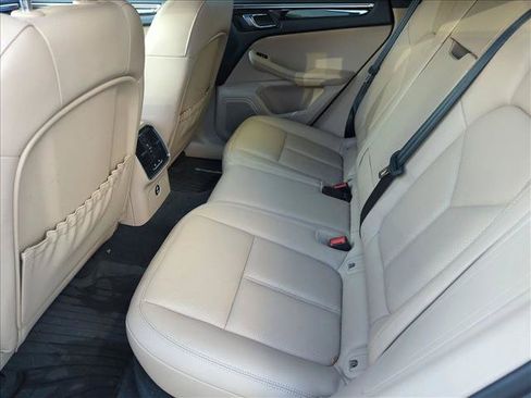 Used 2023 Porsche Macan AWD/4WD image 12