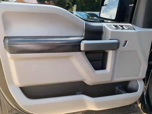 Used 2017 Ford F150 XLT AWD/4WD image 11