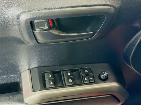 Used 2019 Toyota Tacoma SR5 RWD image 23