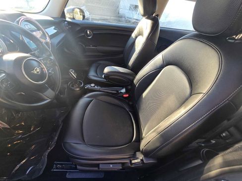 Used 2022 MINI Cooper 2-Door Hardtop image 17