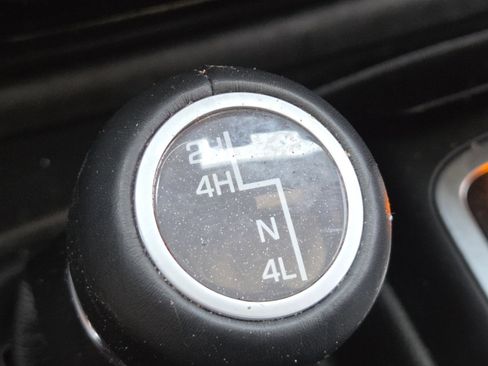 Used 2021 Jeep Wrangler Unlimited Sahara AWD/4WD image 31