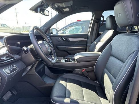 Used 2025 Buick Enclave Sport Touring image 12