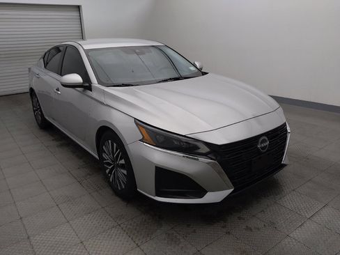Used 2023 Nissan Altima 2.5 SV FWD image 13