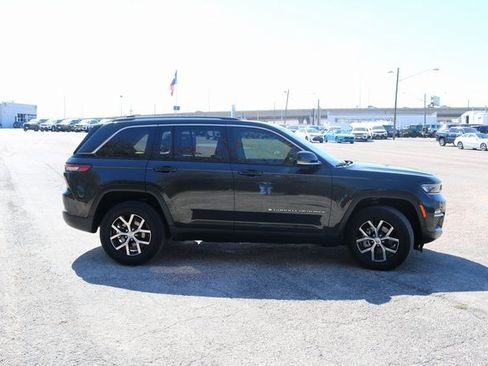 Used 2024 Jeep Grand Cherokee Limited image 6