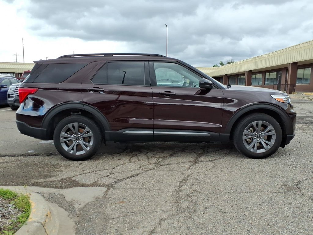 Certified 2023 Ford Explorer XLT w/ Equipment Group 202A AWD/4WD image 6