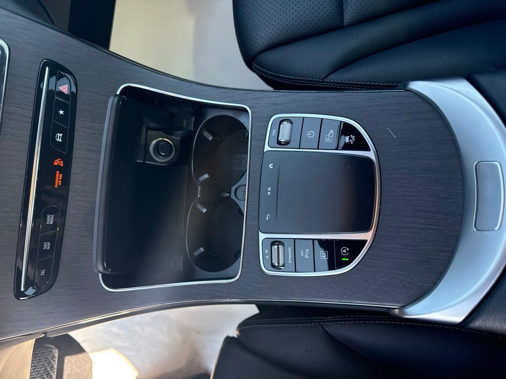 Used 2021 Mercedes-Benz GLC 300 4MATIC image 15
