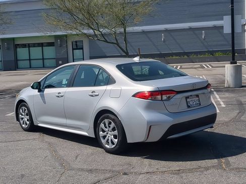 Used 2021 Toyota Corolla LE FWD image 4