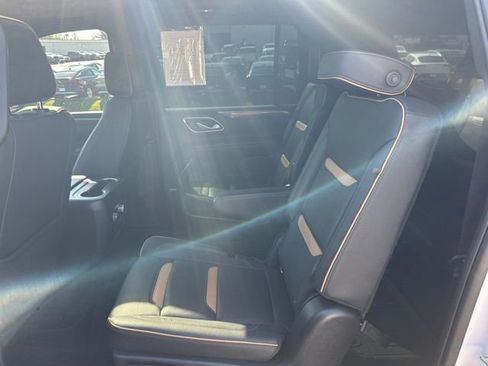Used 2022 GMC Yukon XL AT4 AWD/4WD image 10
