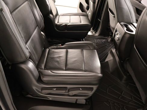 Used 2021 GMC Yukon XL Denali w/ Denali Premium Package AWD/4WD image 15