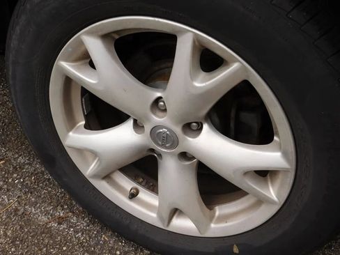 Used 2011 Nissan Rogue SV image 6