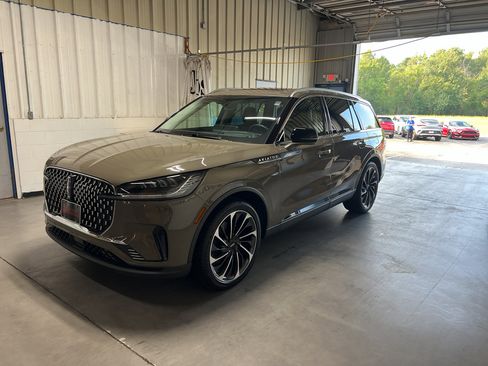 New 2025 Lincoln Aviator Reserve image 3